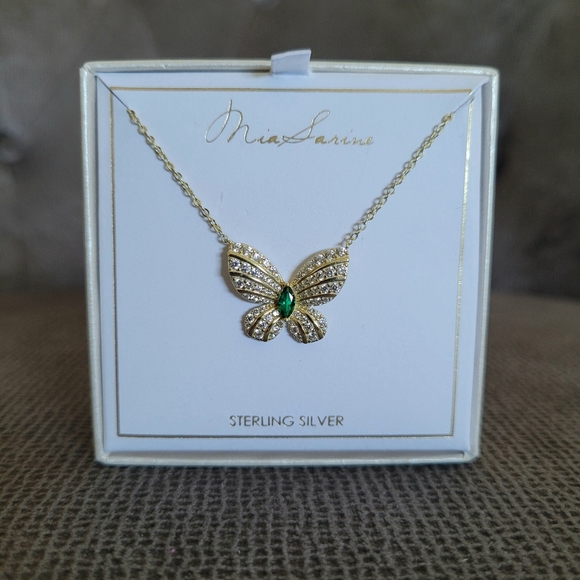 ✨️HP✨️ Mia Sarine Stationary Butterfly🦋 Necklace - Picture 16 of 16